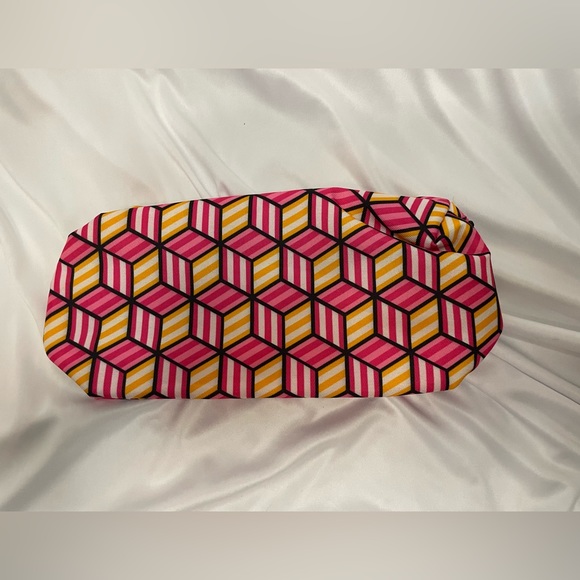 NWOT- Clinique makeup bag, small- great for travel or to carry in purse - Picture 3 of 7